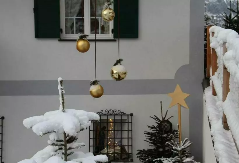 ペンション La Lum De Roisc