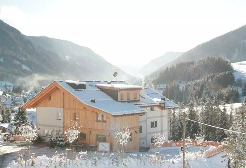 ペンション La Lum De Roisc