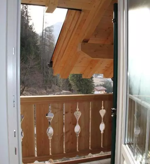 ペンション La Lum De Roisc