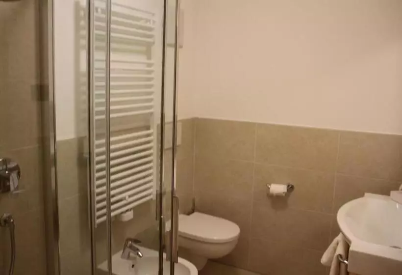 ペンション La Lum De Roisc