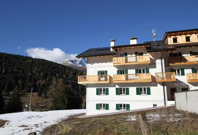 ペンション La Lum De Roisc