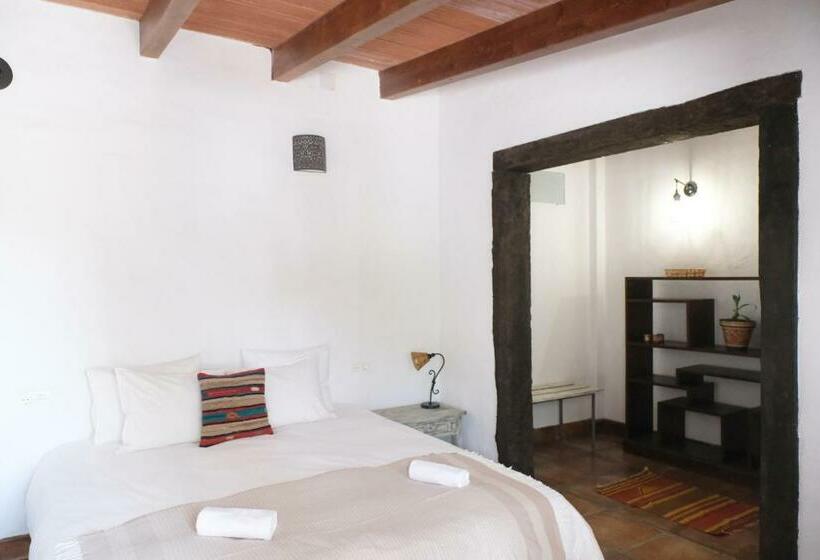 Отель The Wild Olive Andalucía Agave Guestroom
