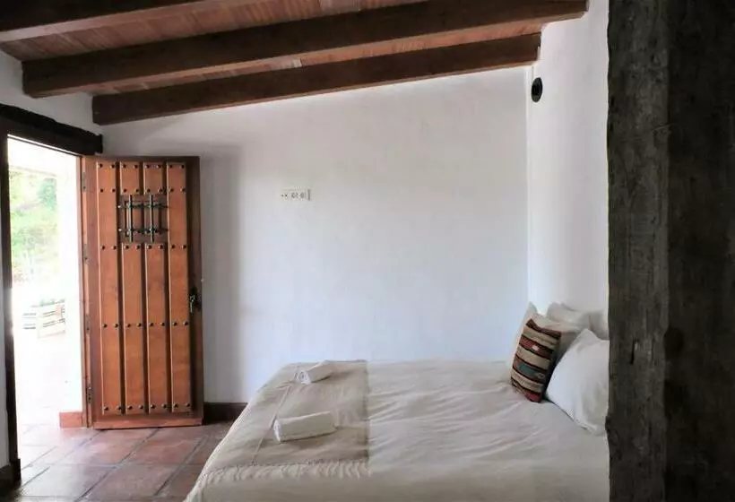 Hotelli The Wild Olive Andalucía Agave Guestroom