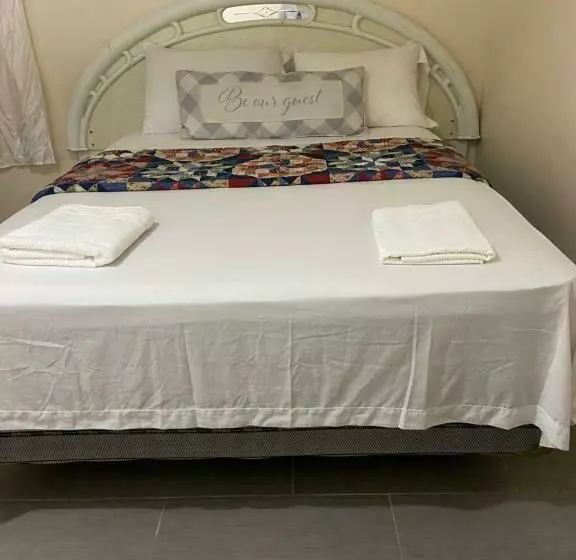 پانسیون A Delightful Room In Queens