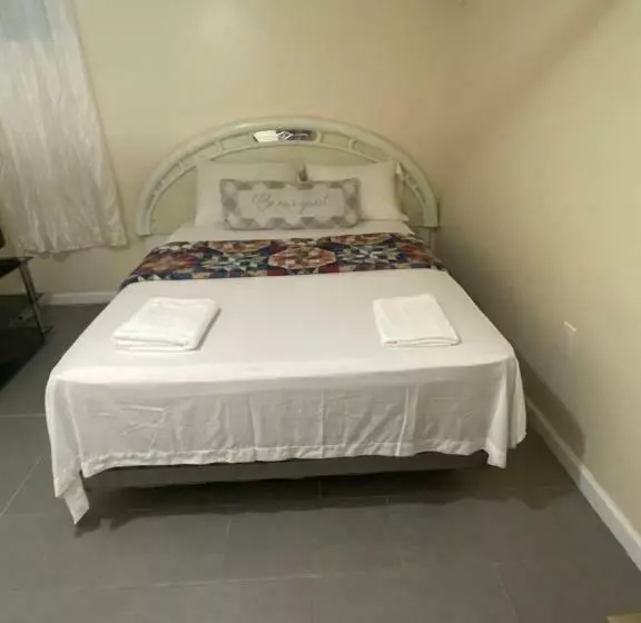 پانسیون A Delightful Room In Queens