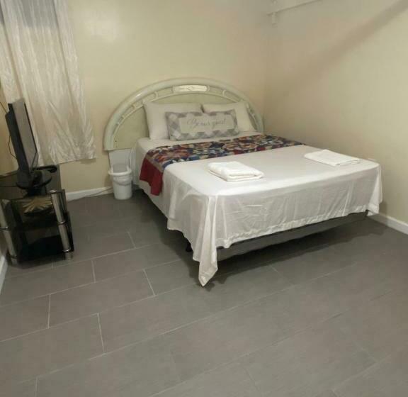 膳宿费 A Delightful Room In Queens