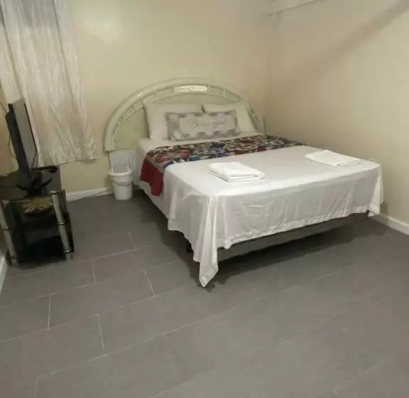 پانسیون A Delightful Room In Queens