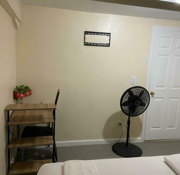 膳宿费 A Delightful Room In Queens