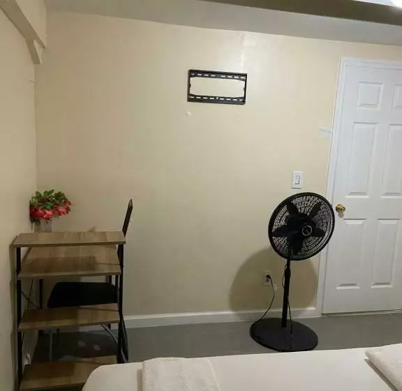 پانسیون A Delightful Room In Queens