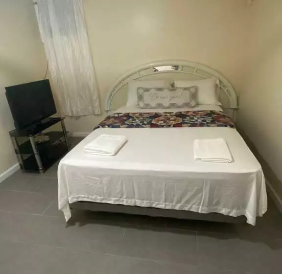 پانسیون A Delightful Room In Queens