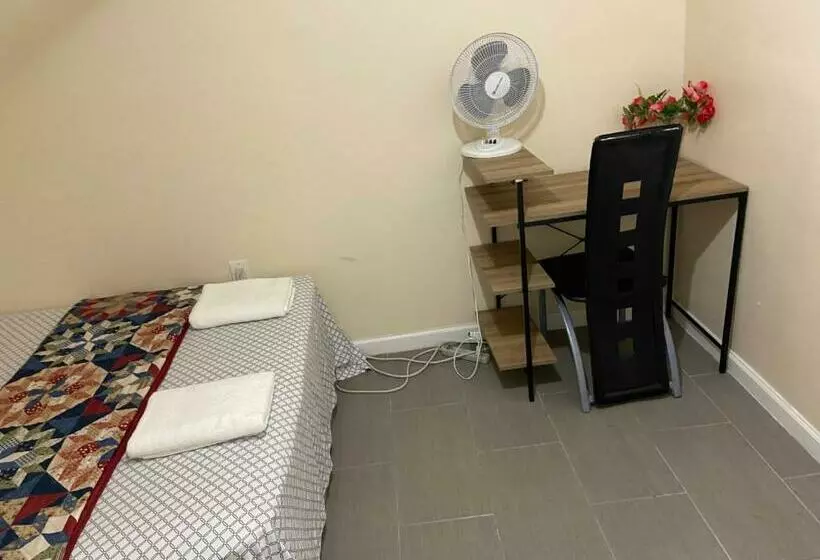 پانسیون A Delightful Room In Queens