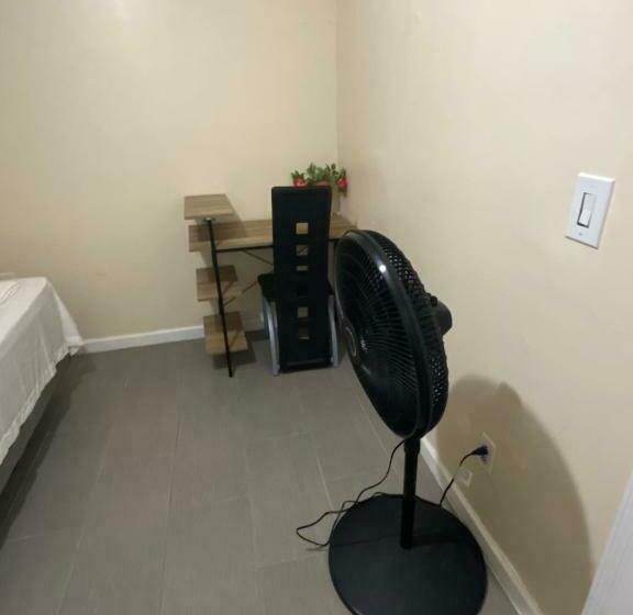 膳宿费 A Delightful Room In Queens