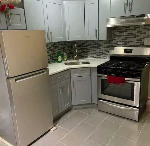 پانسیون A Delightful Room In Queens