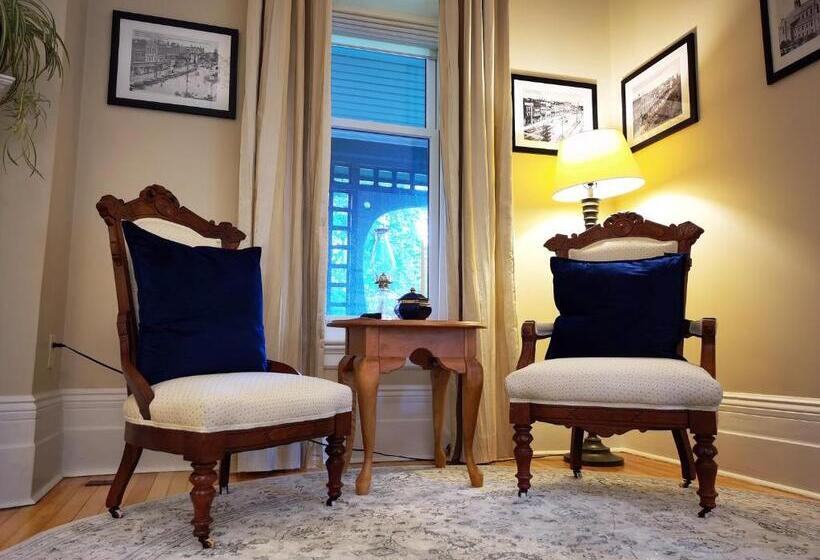 تختخواب و صبحانه No 1 Grafton Inn