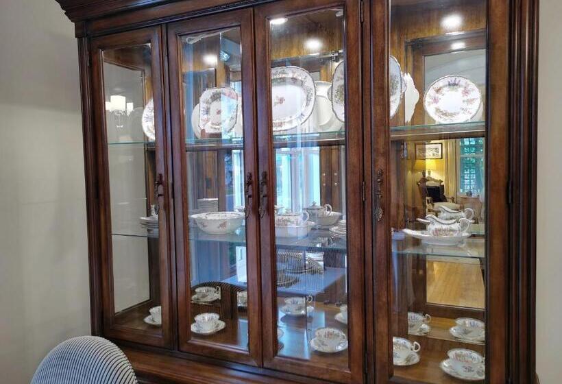 تختخواب و صبحانه No 1 Grafton Inn