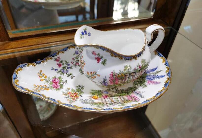 تختخواب و صبحانه No 1 Grafton Inn