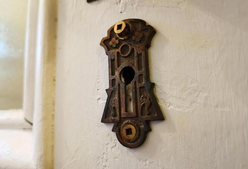 تختخواب و صبحانه No 1 Grafton Inn