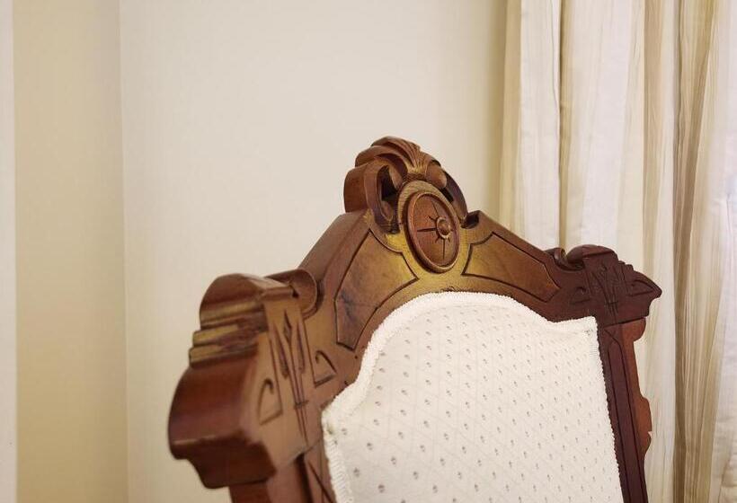 تختخواب و صبحانه No 1 Grafton Inn