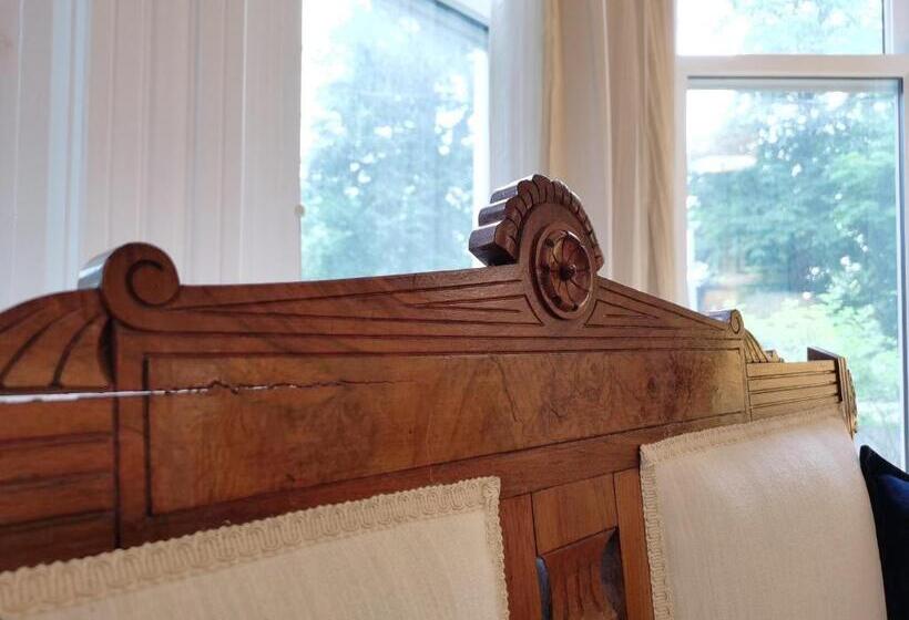 تختخواب و صبحانه No 1 Grafton Inn