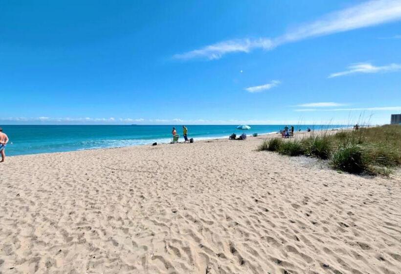 Tropical Beach Condo Pool, Shops, 86 Tv, Wifi