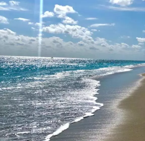 Tropical Beach Condo   Pool, Shops, 86 Tv, Wifi