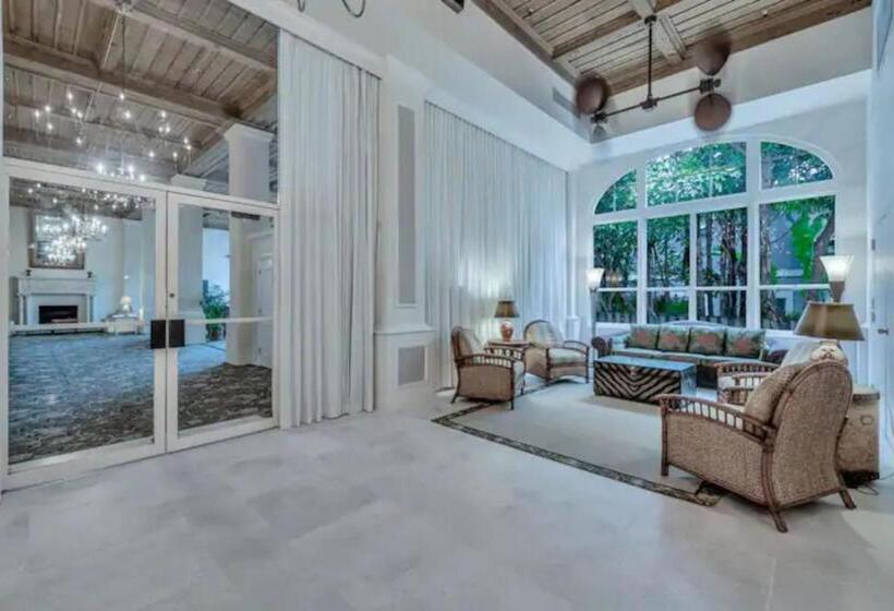 Tropical Beach Condo Pool, Shops, 86 Tv, Wifi