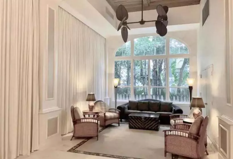 Tropical Beach Condo   Pool, Shops, 86 Tv, Wifi