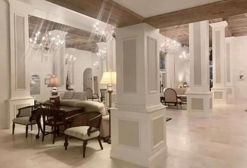 Tropical Beach Condo Pool, Shops, 86 Tv, Wifi