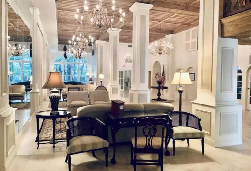 Tropical Beach Condo Pool, Shops, 86 Tv, Wifi