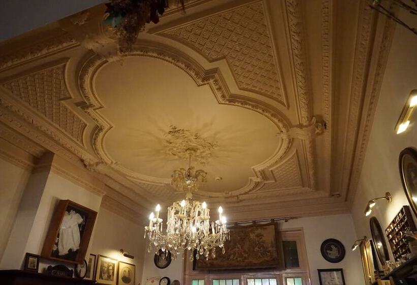 בית מלון כפרי Asiris