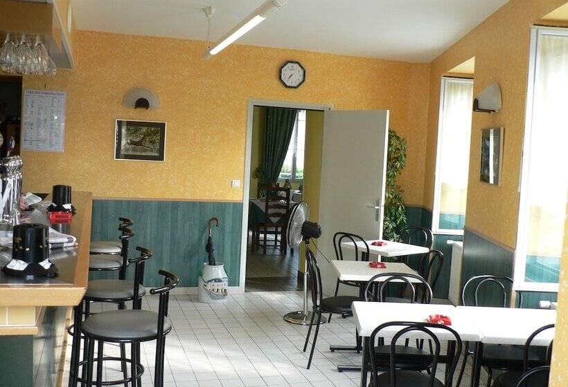 ホテル Auberge Du Cheval Blanc