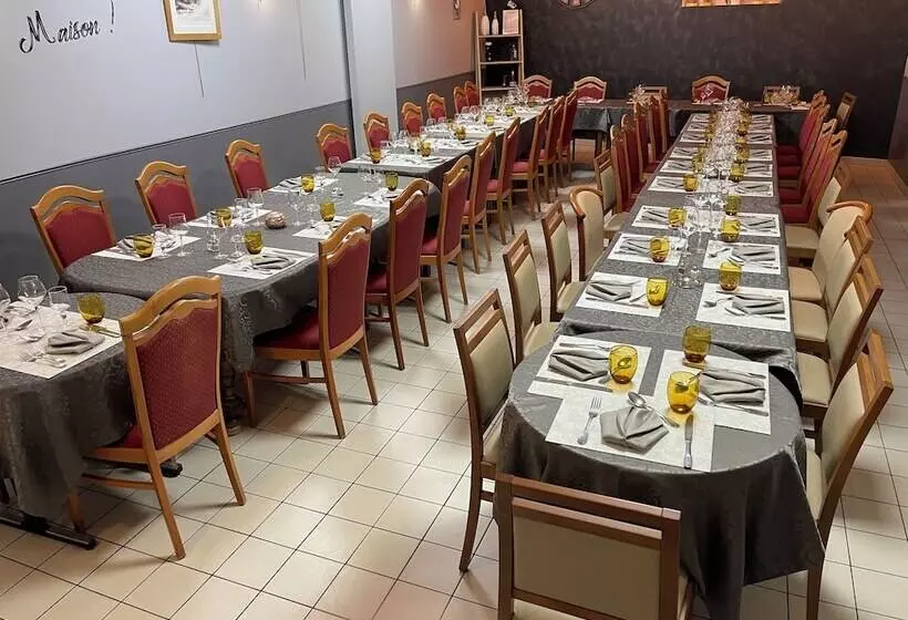 Отель Auberge Du Cheval Blanc