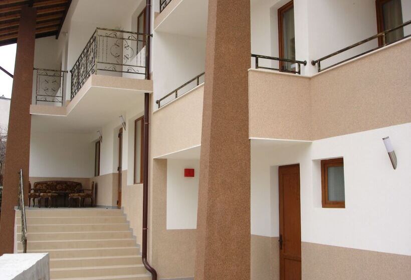 בית מלון כפרי Centaur Family