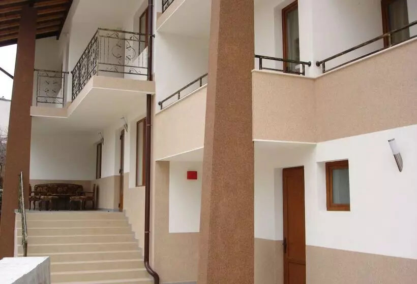 فندق Centaur Family