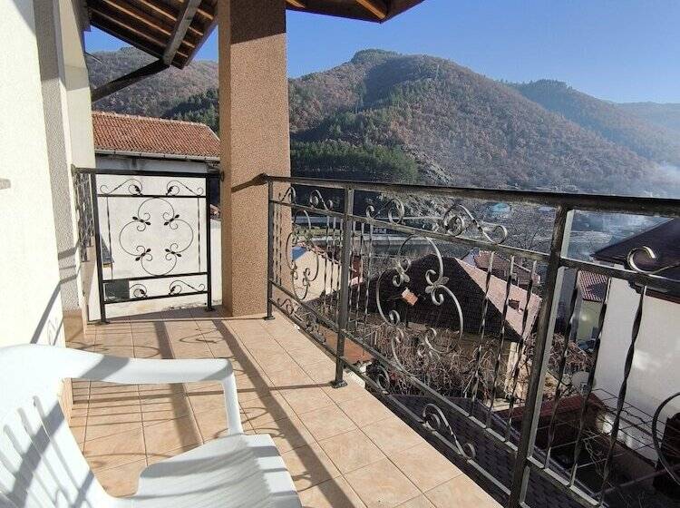 בית מלון כפרי Centaur Family