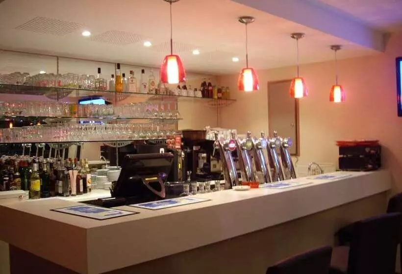 Отель Logis Hôtel Le Carnot