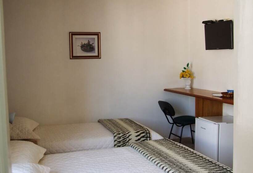 Hotel Rede Andrade Guaira