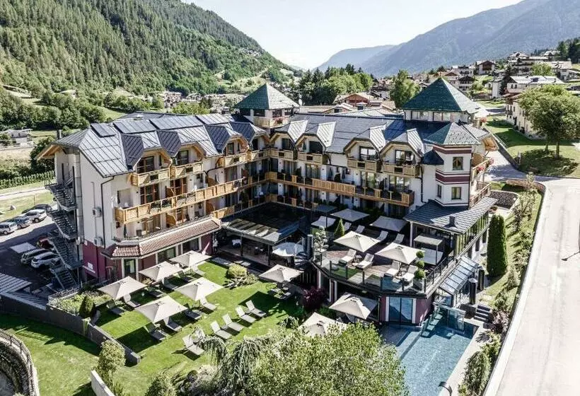 Отель Tevini Dolomites Charming