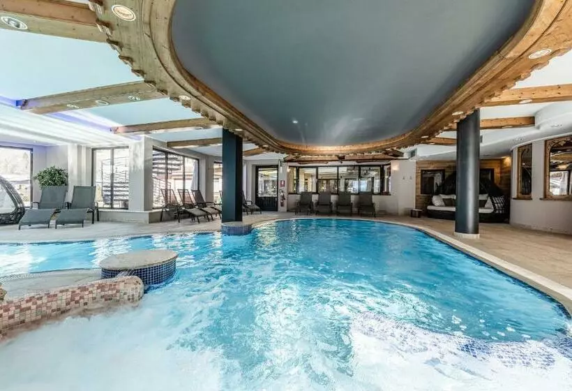 Отель Tevini Dolomites Charming