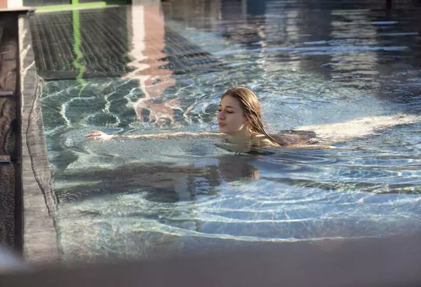 Отель Tevini Dolomites Charming