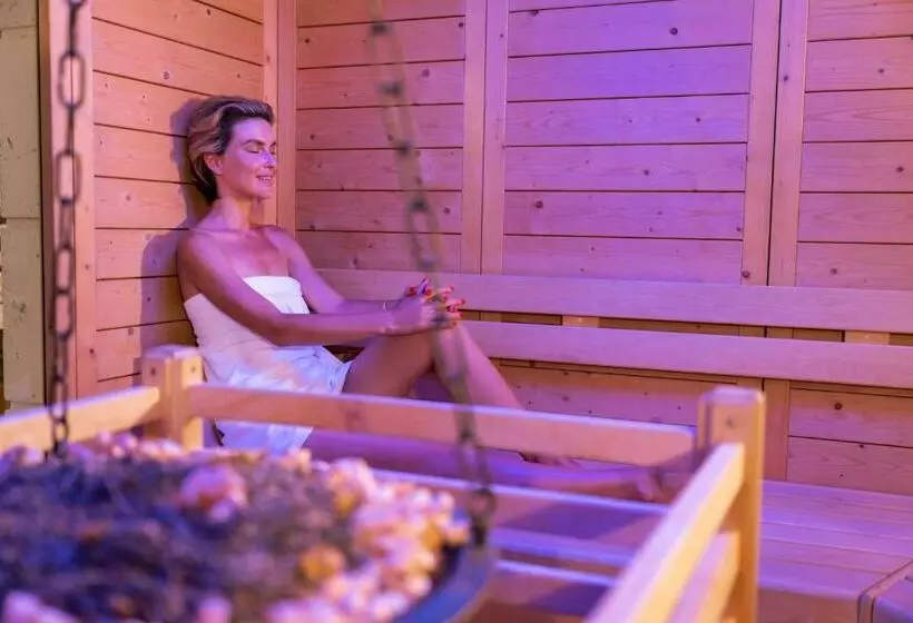 Отель Tevini Dolomites Charming