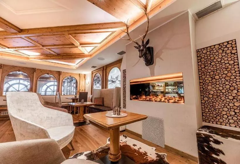 Отель Tevini Dolomites Charming