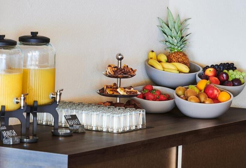 Vista Lakefront Boutique