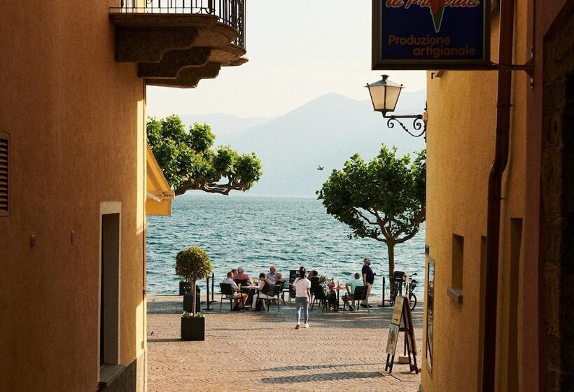 Vista Lakefront Boutique