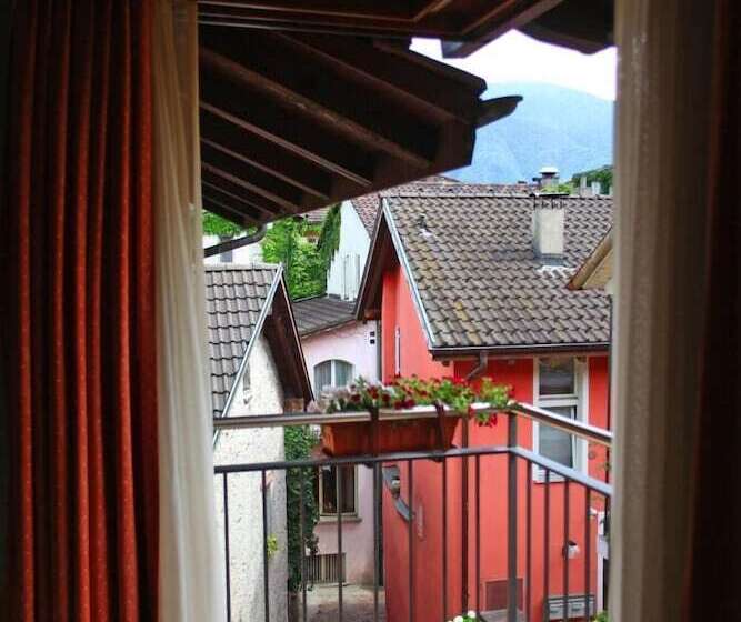 Vista Lakefront Boutique