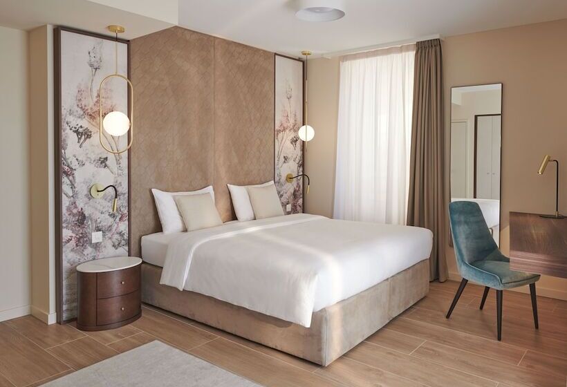 Vista Lakefront Boutique