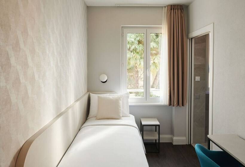 Vista Lakefront Boutique