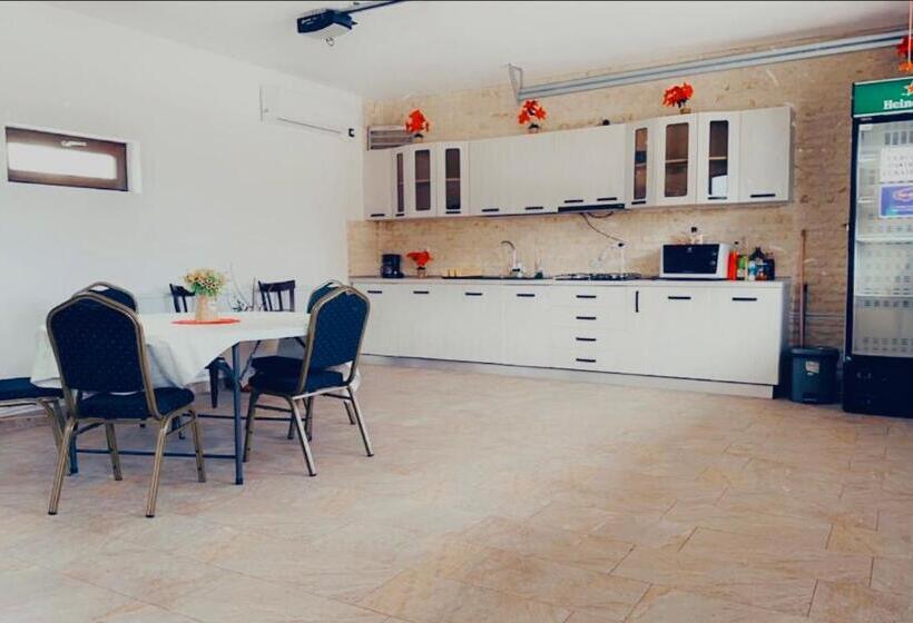 تختخواب و صبحانه Casa Erk