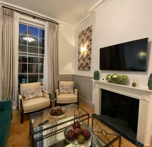 Ch1 Boutique Stays Roman Bath Suite