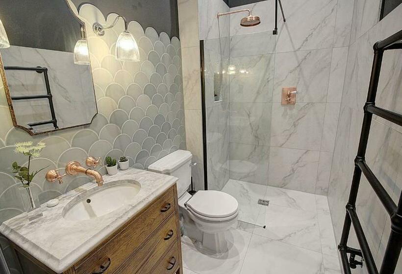 Ch1 Boutique Stays Roman Bath Suite